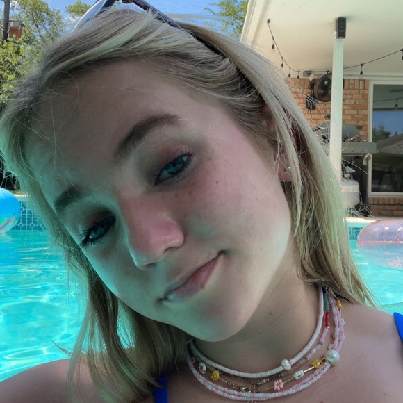 Meet your Posher, Marcella - Picture 1 of 1